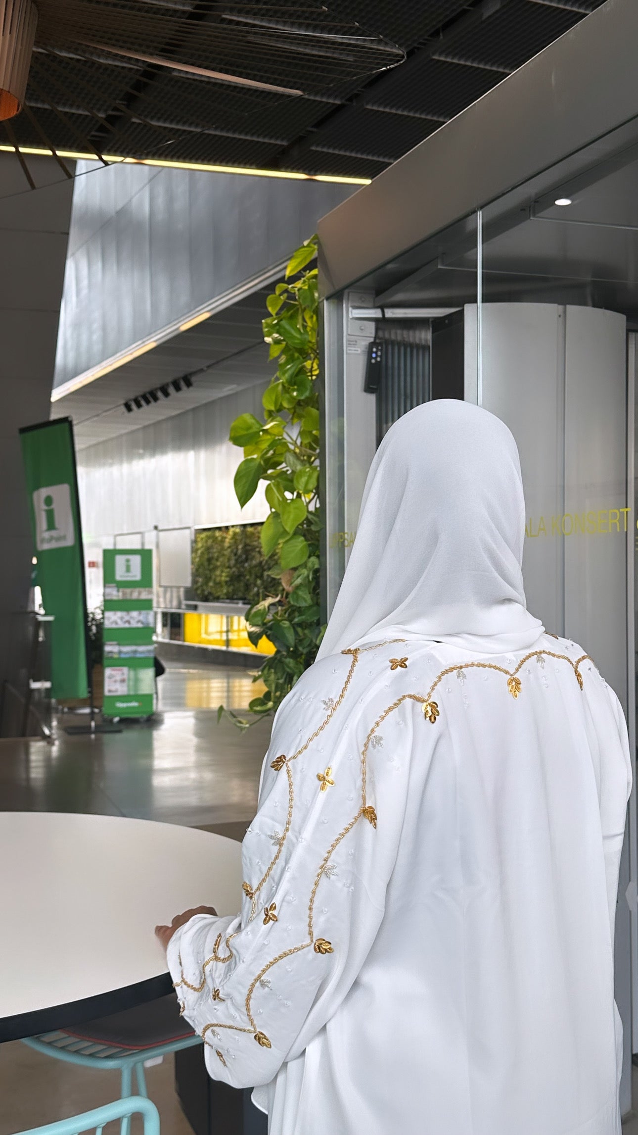 White abaya